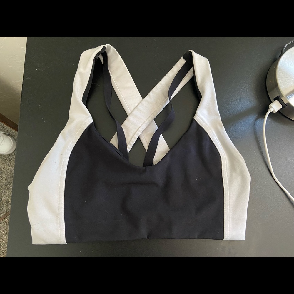 Lululemon 6 black and white bra